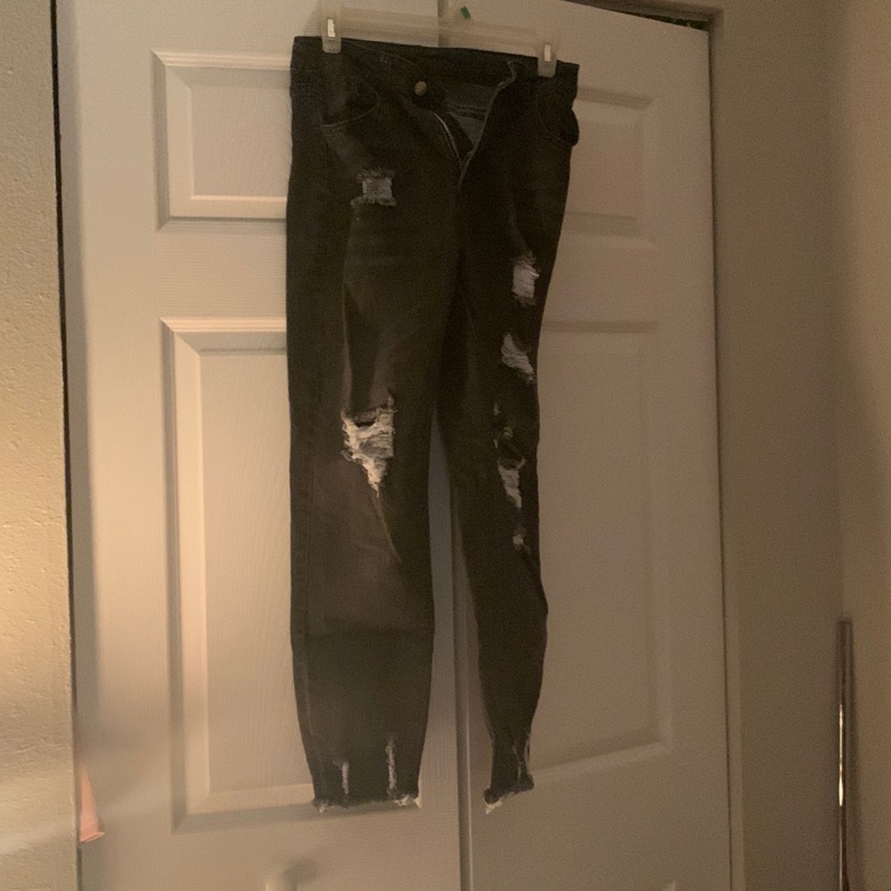 Women’s distressed jeans